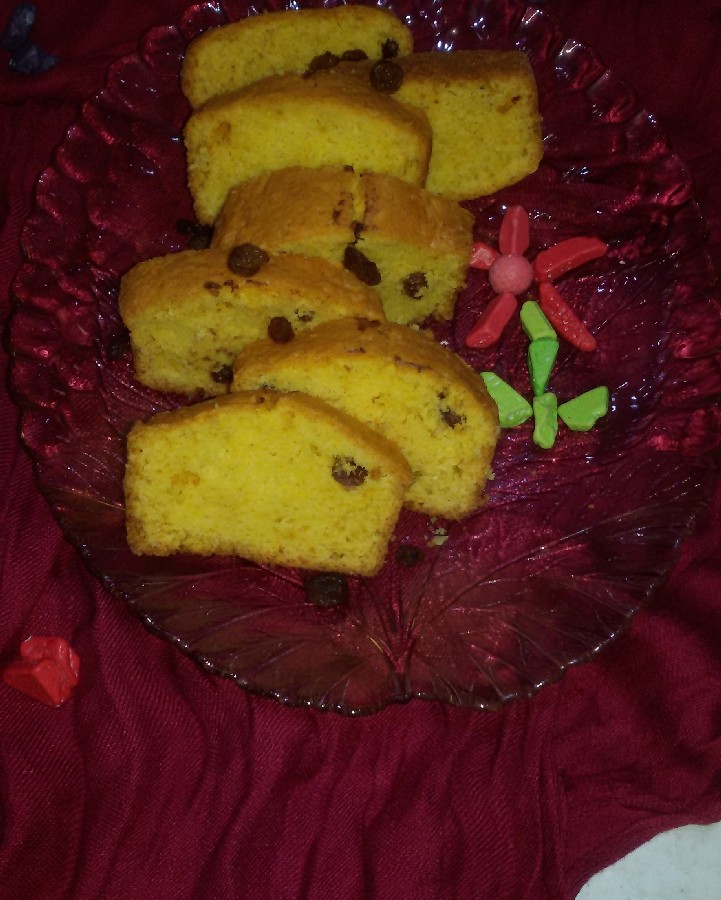 عکس #کیک کشمشی 
چون خودم زیاد کشمش دوست ندارم کم ریختم ?