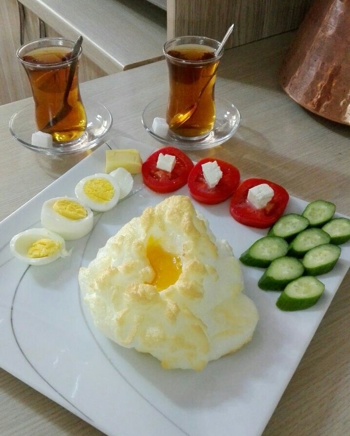 عکس صبحانه . تخم مرغ آتش فشانی