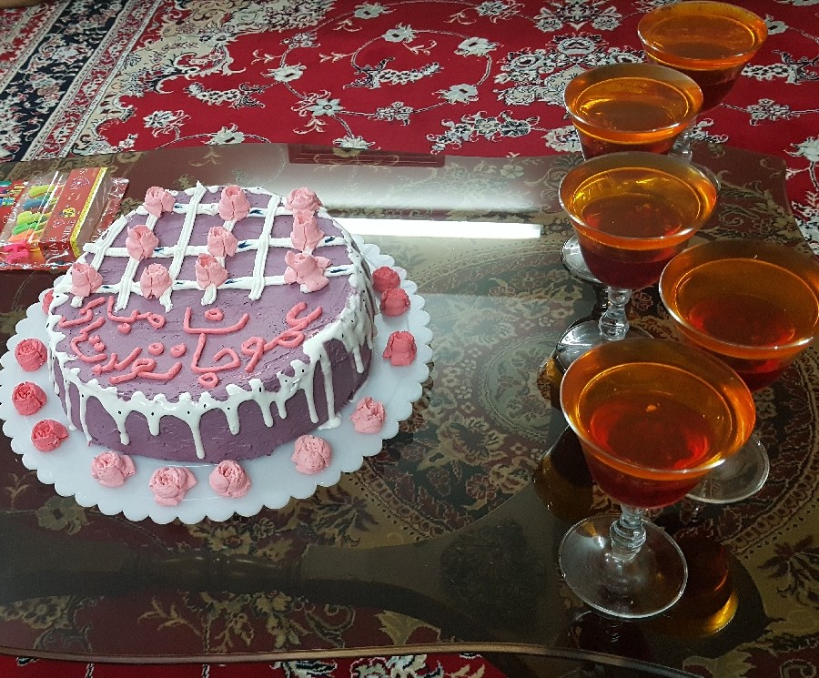 عکس کیک تولد و ژله میان تهی که برای تولد عموم درست کردم...