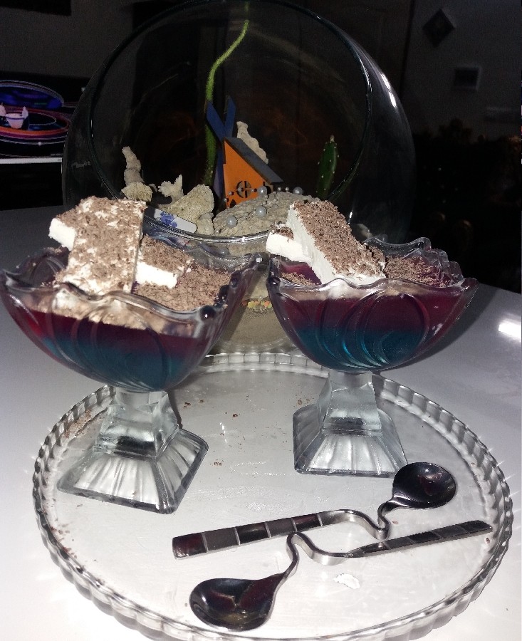 عکس ژله دورنگ با بستنی وانیلی و شکلات
