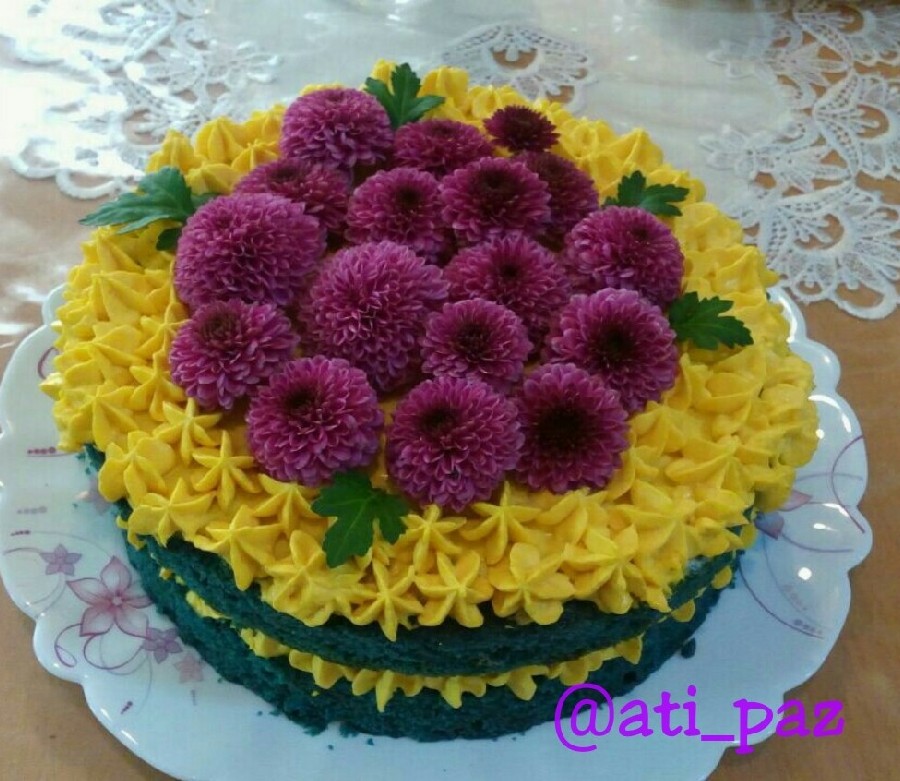 کیک عریان با تزیین گل طبیعی