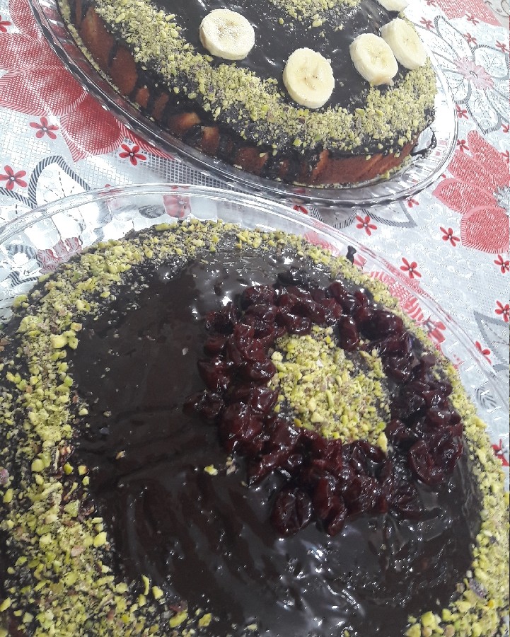 عکس #کیک شکلاتی و #کیک دارچینی با روکش گاناش و پودر پسته 