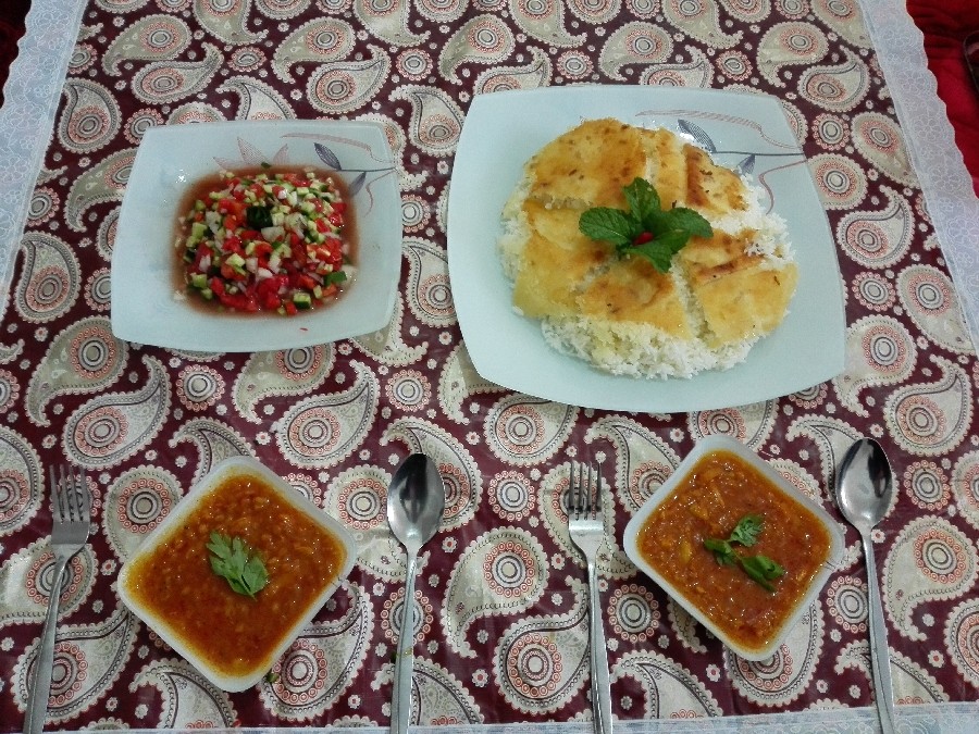 عکس خورشت دال عدس با برنج خوش طعم ایرانی و سالاد شیرازی....