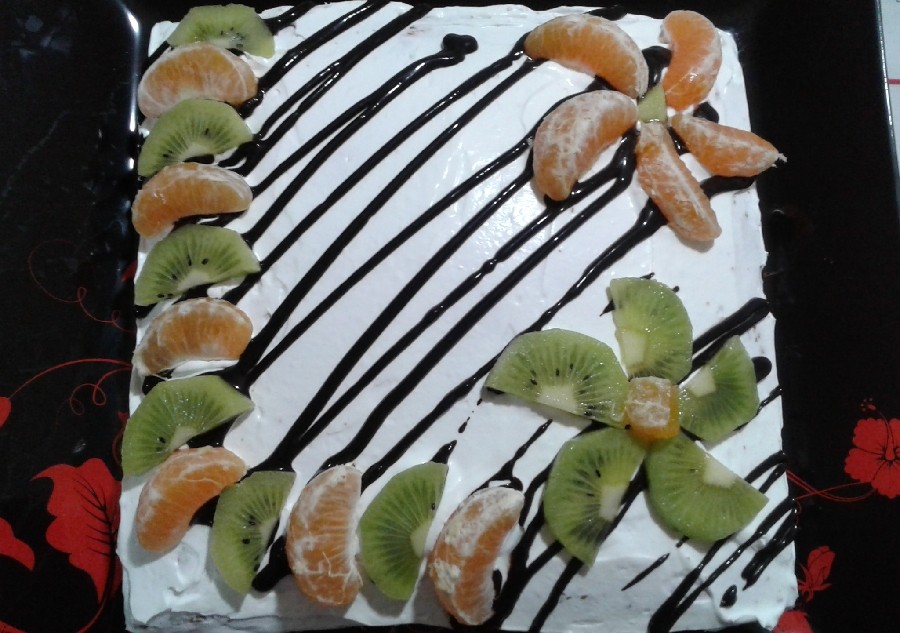 عکس کیک وانیلی با روکش خامه وتزیین میوه
