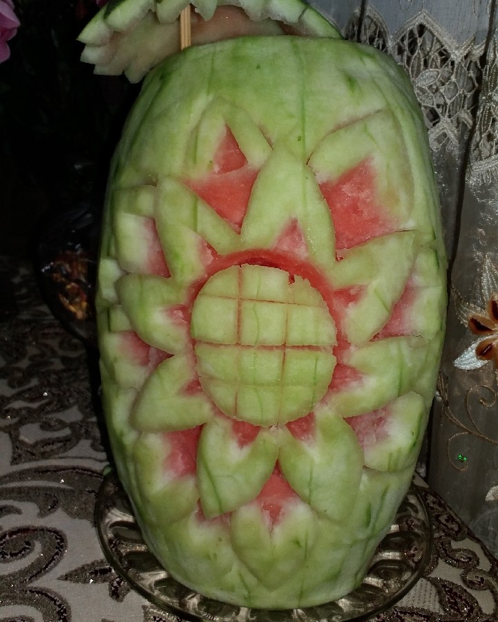 عکس حکاکی روی هندوانه 