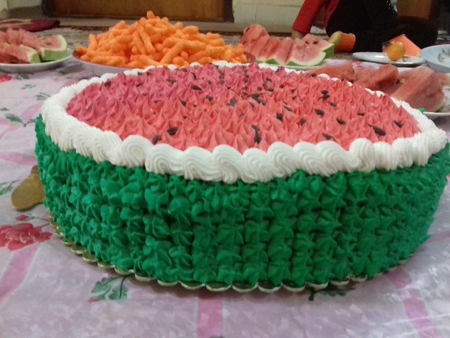 کیک مثلا هندوانه:-)