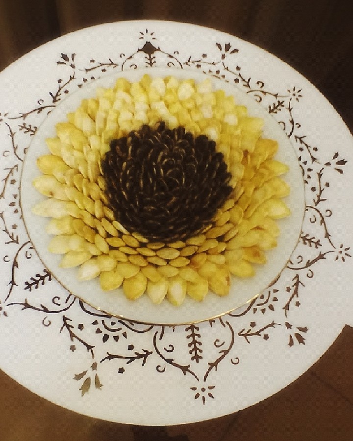 عکس تزیین تخمه به شکل گل آفتاب گردان