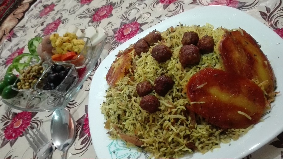 عکس کلم پلو شیرازی
ته دیگ سیب زمینی
ترشی پیاز ترشی بنه
ترشی کلم و هویج و زیتون سیاه