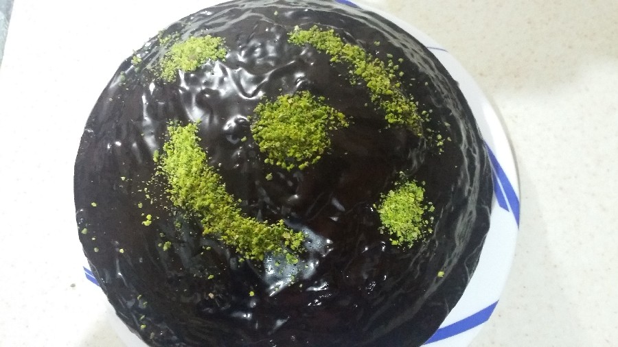 عکس کیک شکلاتی کره ای با پف ده سانتی