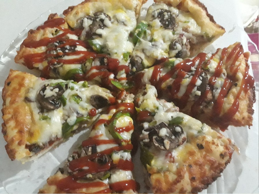 عکس پیتزا گوشت و قارچ
