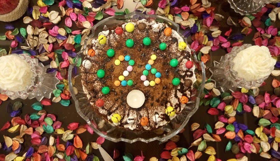 کیک شکلاتی آلبالویی با خامه مخصوص