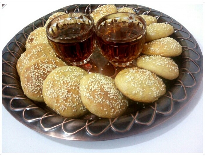 کلوچه کنجدی با مغز گردو