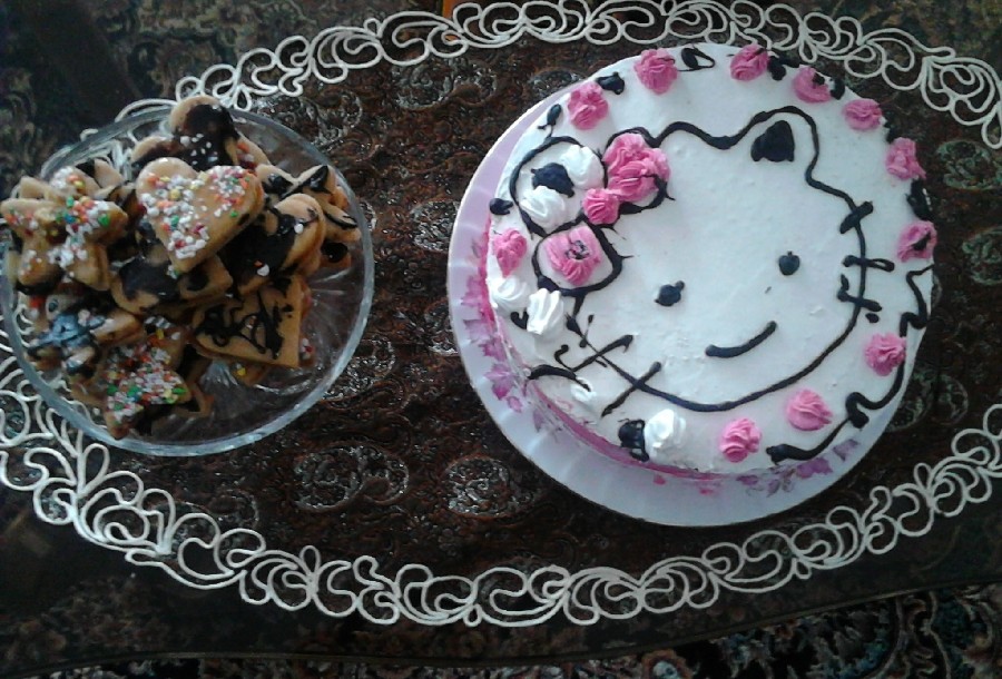 عکس این کیک تولد دخترگلم،به همراه شیرینی مشهدی