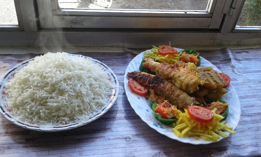 عکس برنج و ماهی سرخ شده
