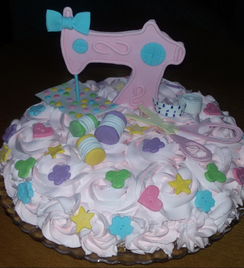 کیک تولد با تم خیاطی 