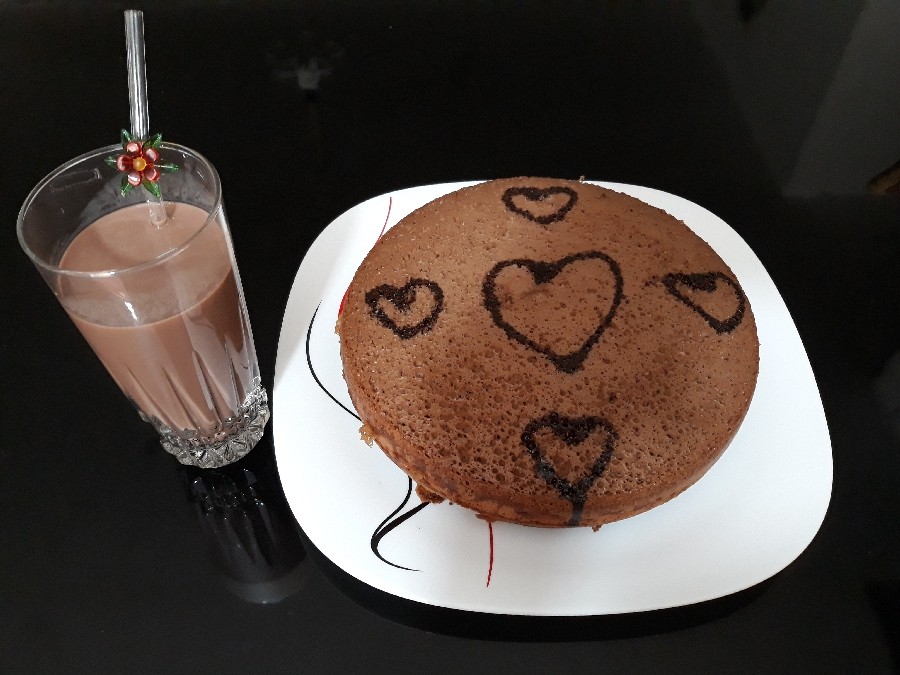 عکس اینم کیک موز و کاکائوی من برای صبحانه 