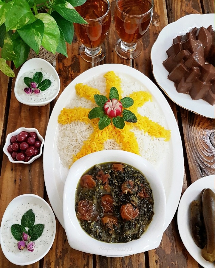 عکس خورشت آلواسفناج و دسر عربی