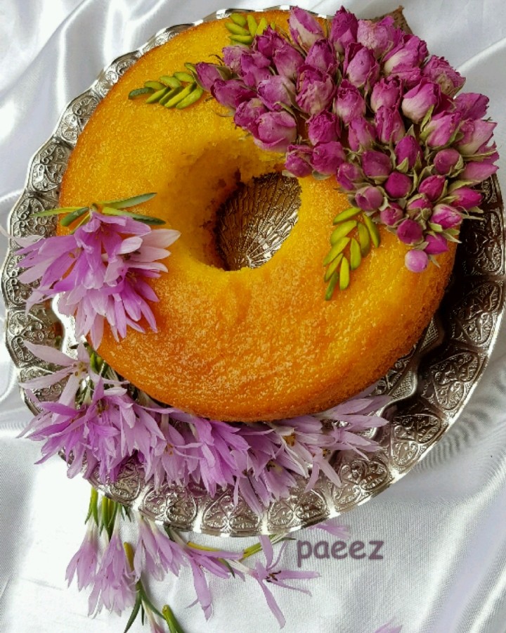 کیک گلاب و زعفران