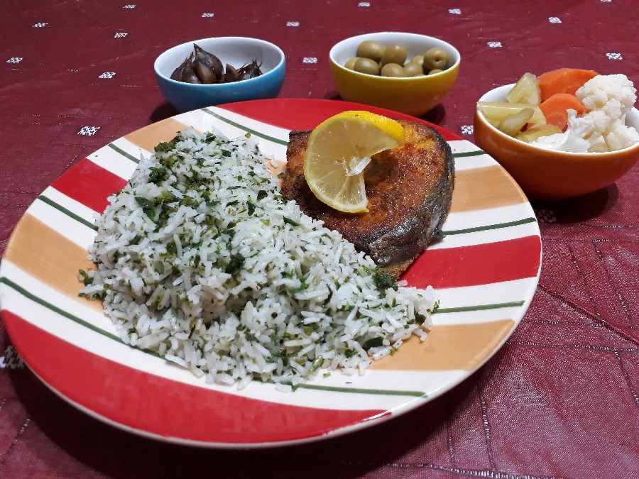 عکس سبزی پلو با ماهی شیر و سس تمبر هندی