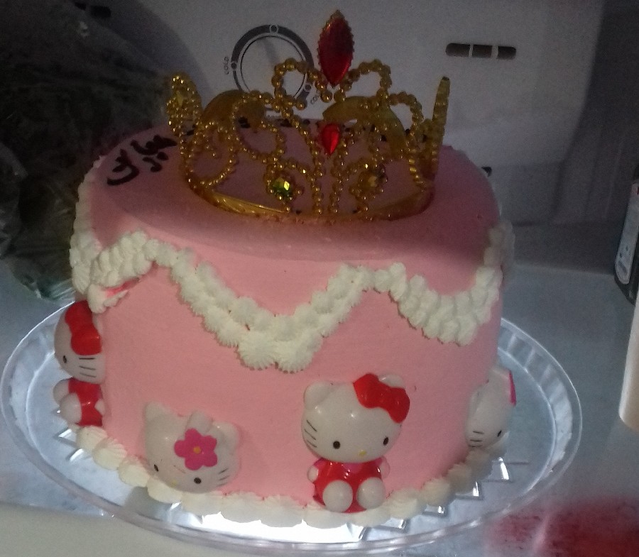 کیک تولد دخترم با روکش خامه خیلی خوشم اومد