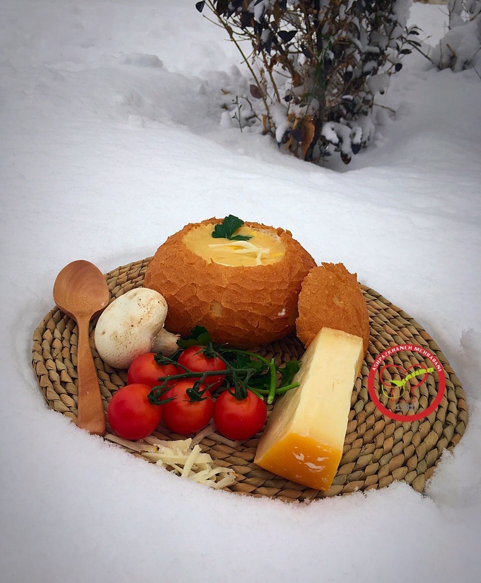 عکس سوپ مرغ کرمی با پنیر