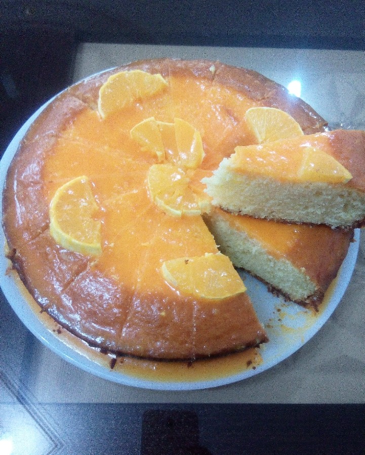 کیک پرتقالی با تزیین ساده.
مزه وبافت فوق العاده ای داشت دوستان جای همه سبز?