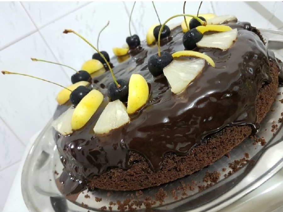 #کیک شکلاتی با فلینگ‌موز و گردو و آناناس و روکش گاناش