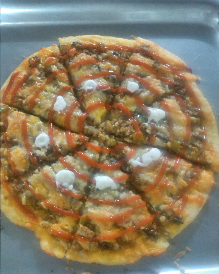 عکس پیتزا قارچ و گوشت
