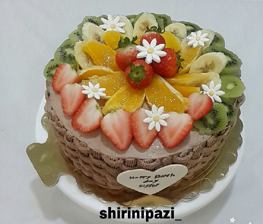 عکس کیک خامه ای با تزیین میوه