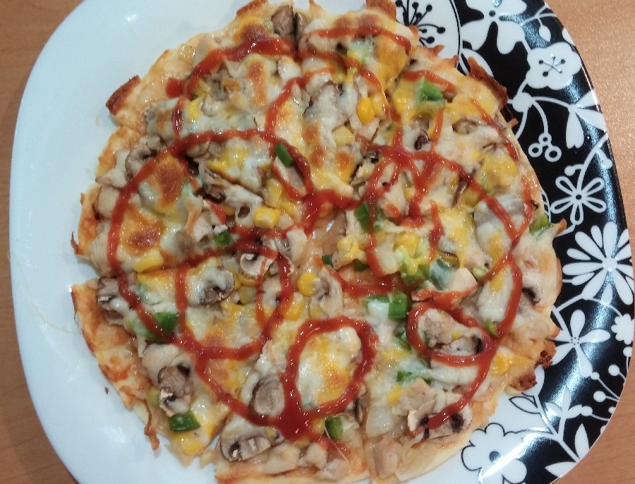 عکس پیتزای مرغ و قارچ 