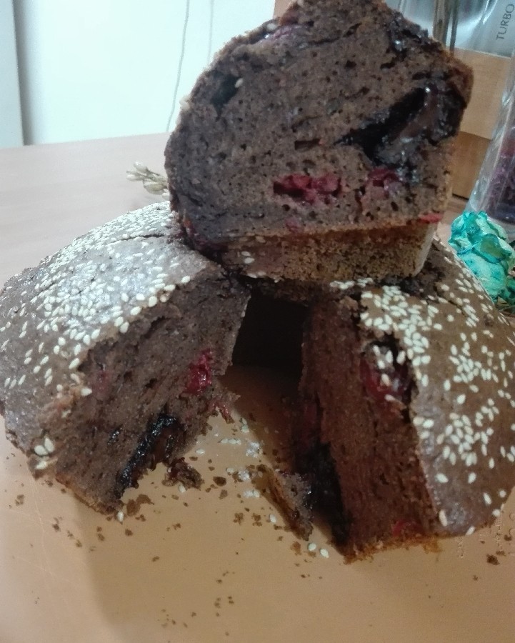 کیک آلبالو با تیکه های شکلات تلخ