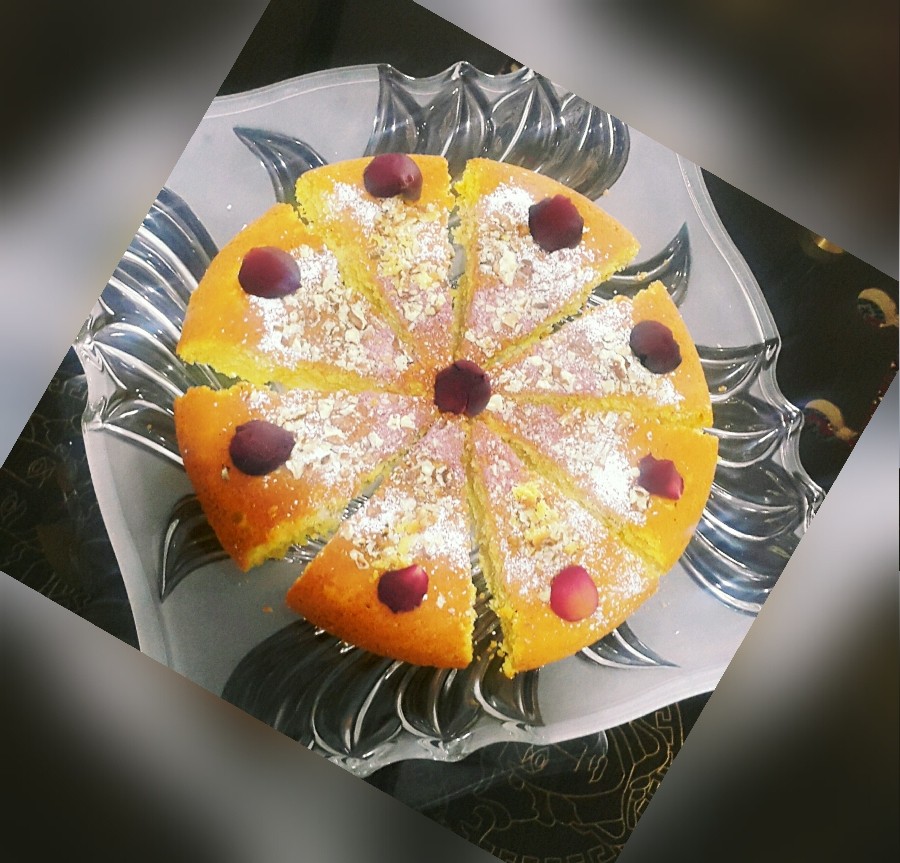 عکس کیک هل و گلاب زعفرانی
