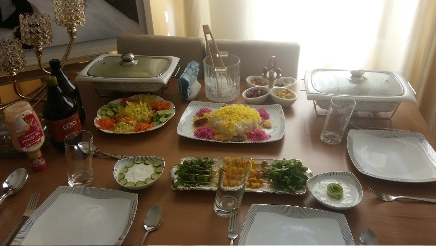عکس دومین میز غذا من(تازه عروس) واسه مهمونام
لوبیا پلو با میگو و زرشک پلو با مرغ
