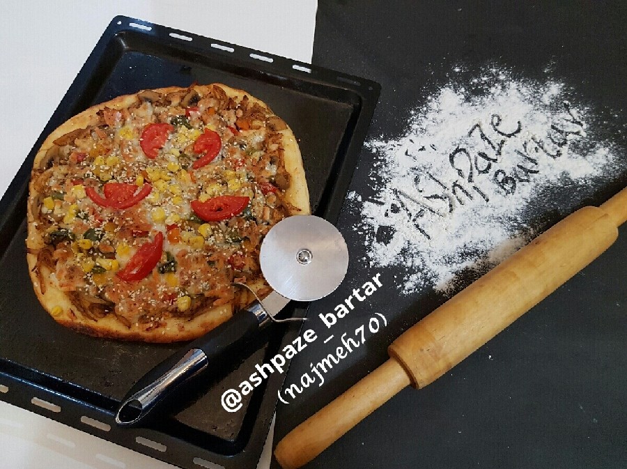 پیتزا مرغ و قارچ با یک خمیر عالی