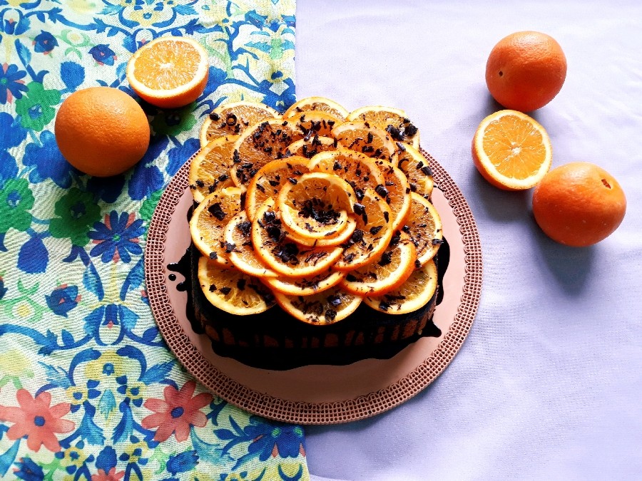 کیک پرتقالی با سس گاناش