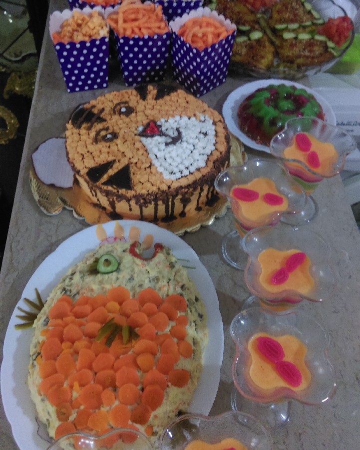 عکس کیک اسفنجی ،سالاد الویه،ژله،کوکو مرغ  تولد پسرم??