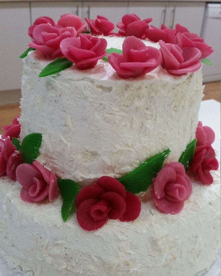 کیک تولد زنداداش گلم.گل ها از ژلارد هستن با دستور مهسا حمید عزیز.