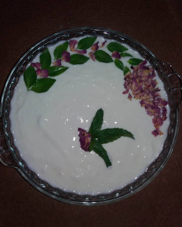 کار تزیین ماست من برای سفره خواهرشوهر عزیزم،عکس سفره و بقیه چیزارو خودش تو پیجش میذاره? (مامان کیان)