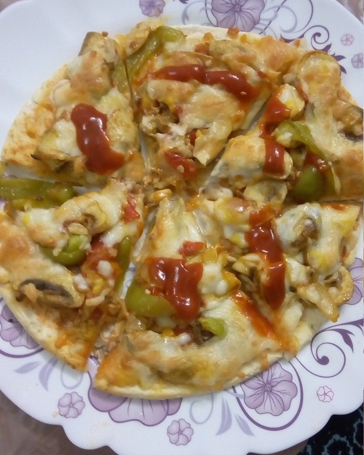 عکس پیتزا مرغ و قارچ
