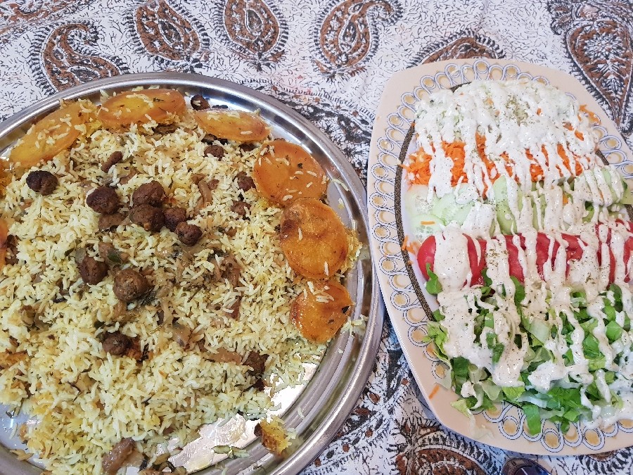 کلم پلو شیرازی با سالاد