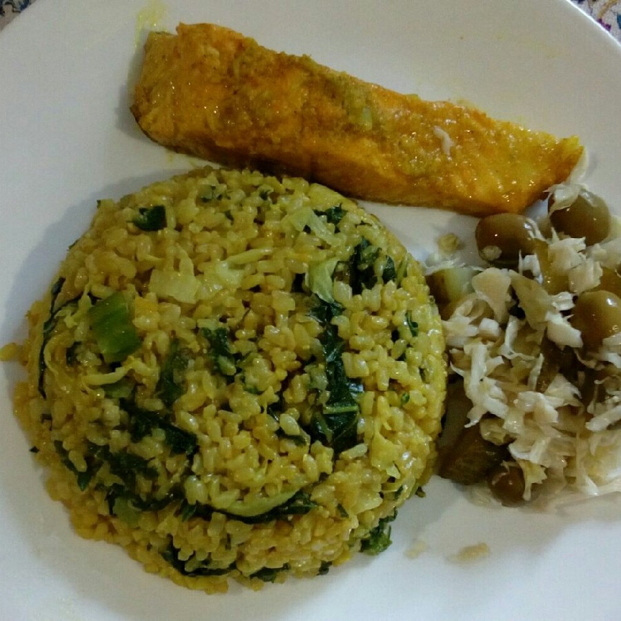 عکس برنج سرخ شده با سبزیجات و ماهی سالمون