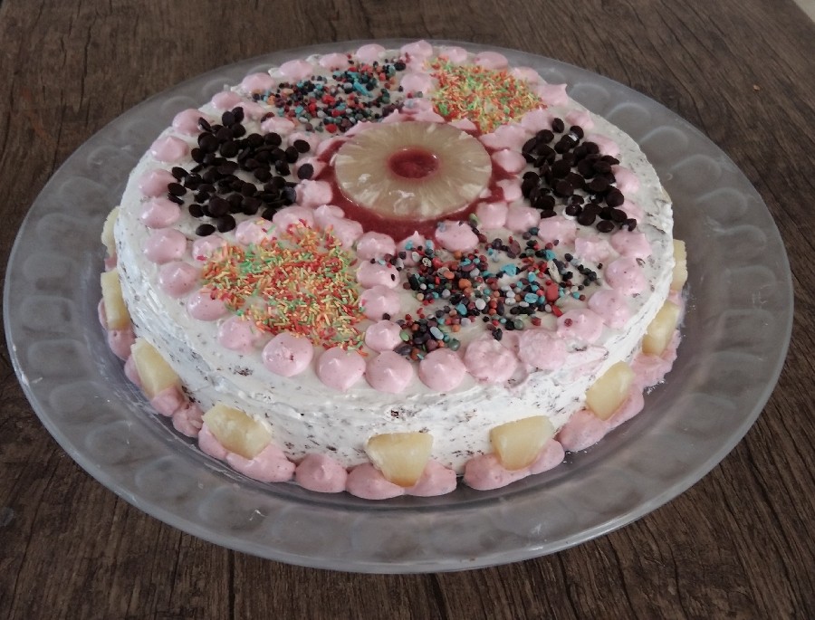 کیک خونگی با لایه موز و مارمالاد توت فرنگی 