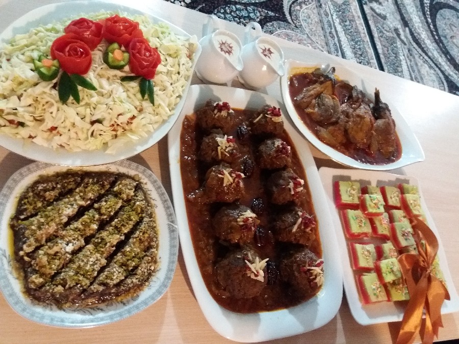 عکس اینم افطاری مادریه روزبازلزله ایشالاکه نمازروزه هاتون قبول باشه عزیزام