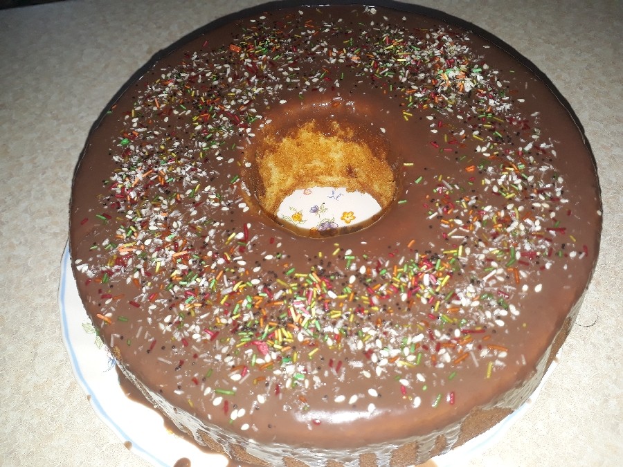 عکس کیک وانیلی با روکش شکلات