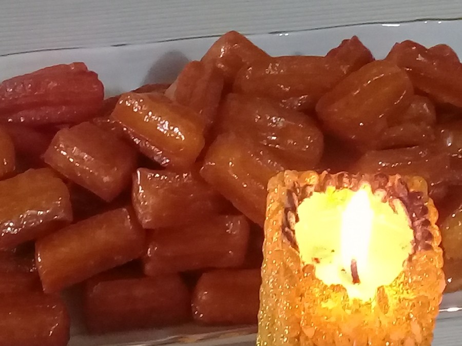 عکس بامیه با کیک تختهای با فلینگ موز توت فرنگی