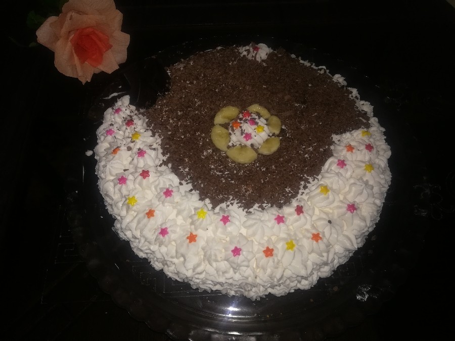 عکس کیک خامه ای با پایه کیک اسفنجی 