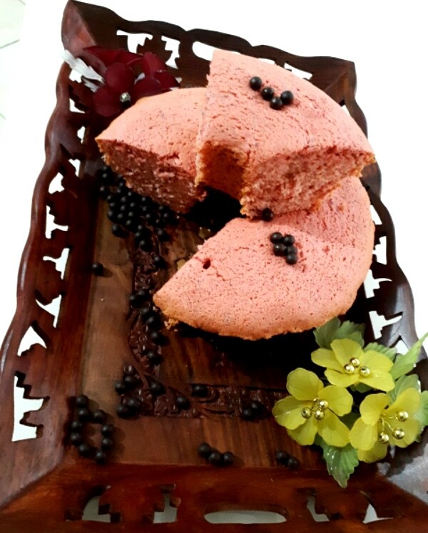عکس کیک اسفنجی با پودر لبو