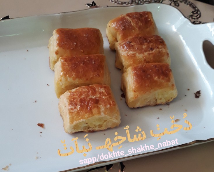 عکس از نظر من این شیرینی ها خونگیش خیلی خوشمزه تره چون شرینیشو تنظیم میکنی و دیگه دلتو نمیزنه