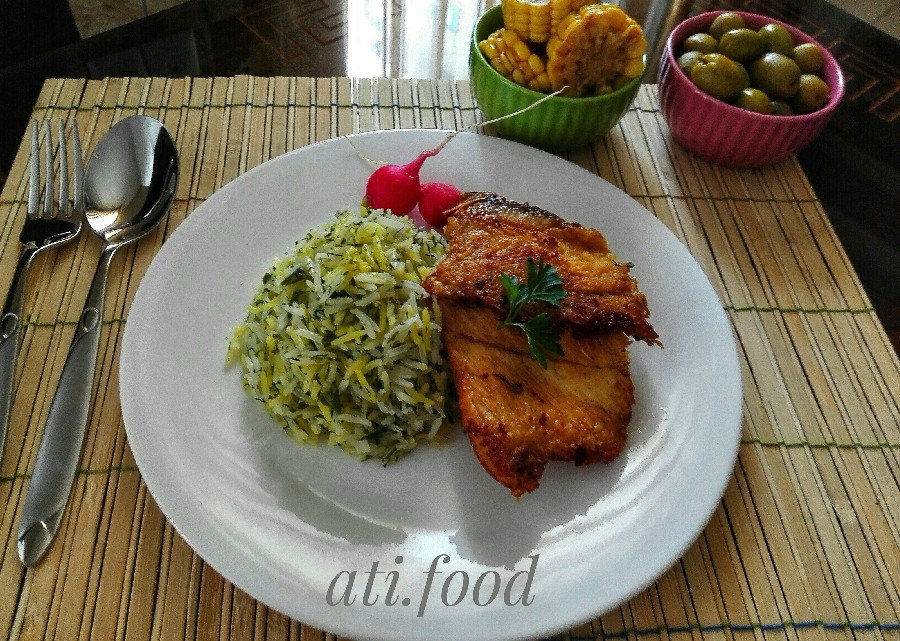 عکس سبزی پلو با ماهی سرخ شده