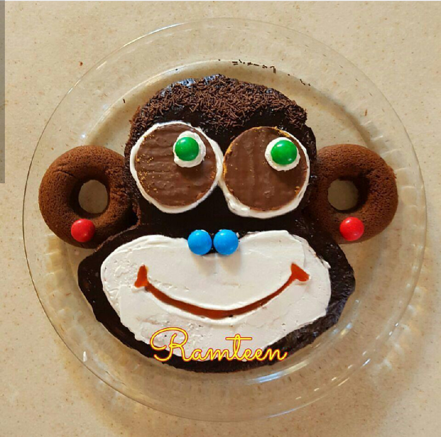 عکس میمون کیک شکلاتی  با گوش دوناتی